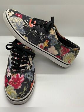 VANS WOMENS AUTHENTIC LOW PRO All Over FLORAL SNEAKERS 6.5 gently worn!